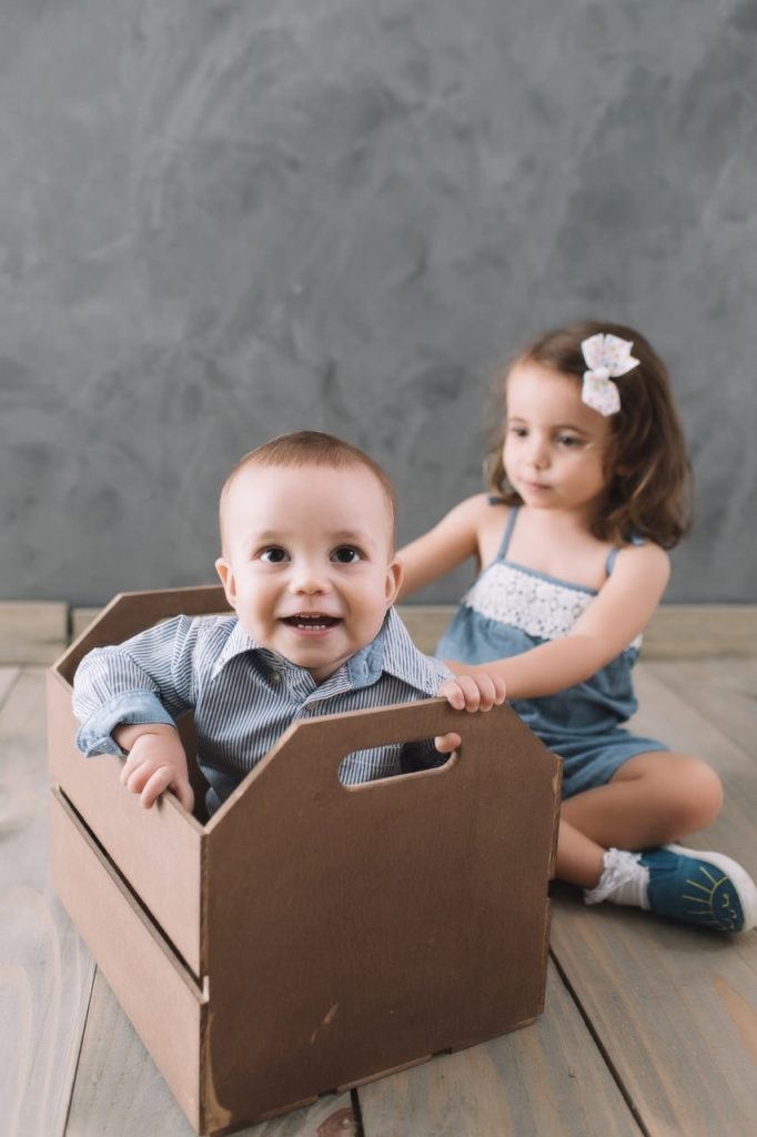 bebê dentro da caixa